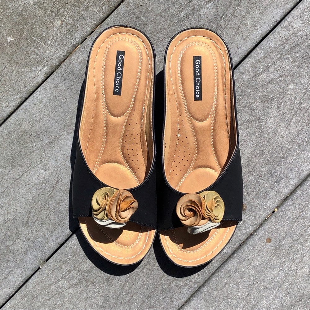 GC.Shoes Sydney Wedge with Ruffle Flower